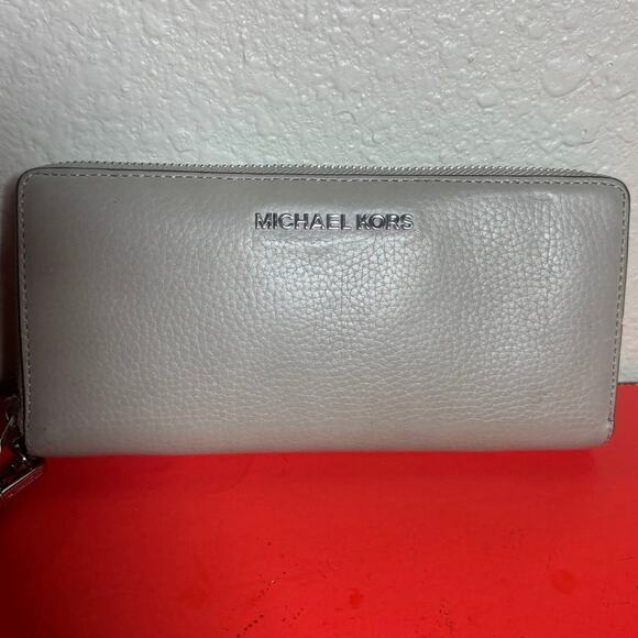 Michael Kors Jet Set Large Gray Leather Zip Wallet - Picture 1 of 10